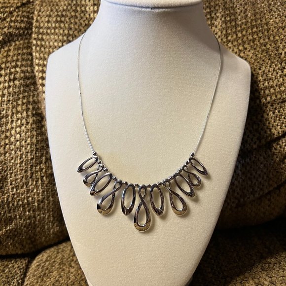 Lia Sophia Jewelry - Lia Sophia Interlope necklace